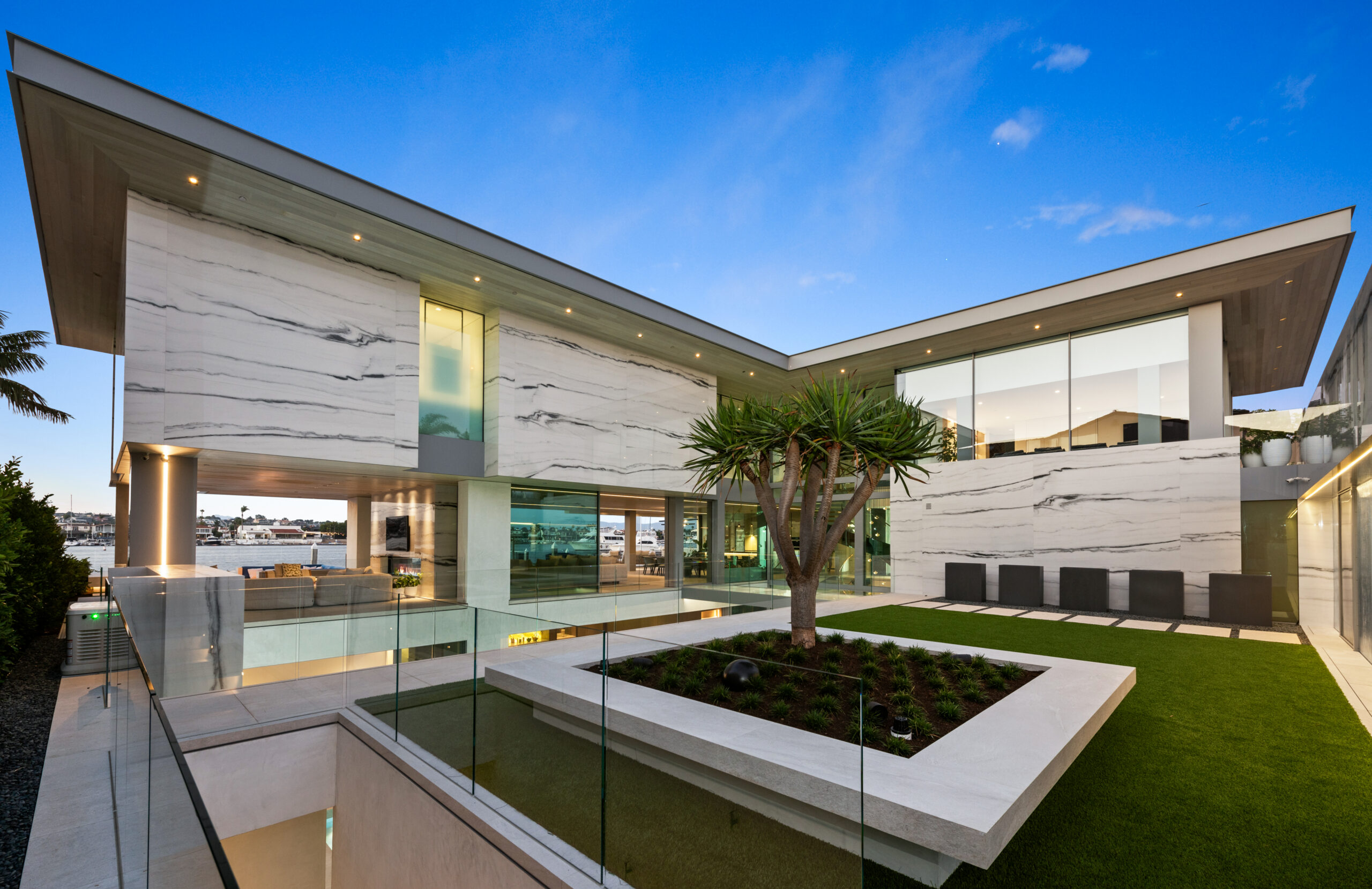 Luxury Southern California home featuring large-format porcelain exterior cladding and outdoor living spaces.